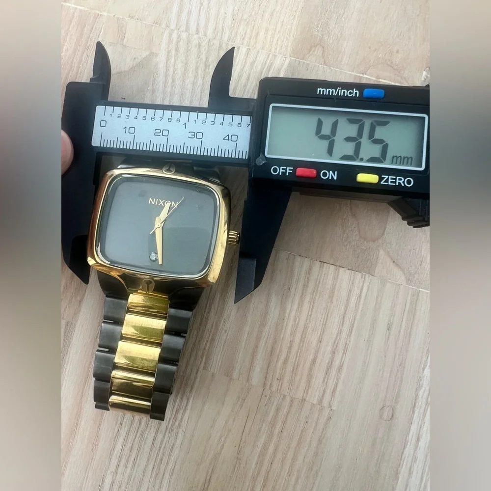 Nixon the player gunmetal gray and gold tone watch NEW BATTERY